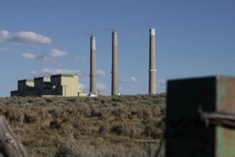 16cli-trump-coal-03-lpjt-mediumSquareAt3X