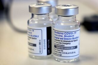 230418103631-covid-vaccine-booster-bivalent