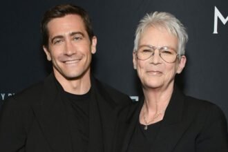230418143926-jake-gyllenhaal-jamie-lee-curtis-041723