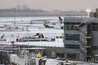 23biz-airlines-prep-flmb-mediumSquareAt3X