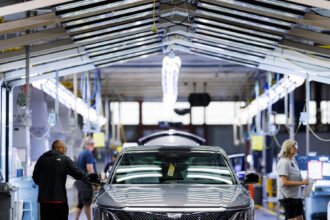 27biz-gm-earnings-kzvt-mediumSquareAt3X