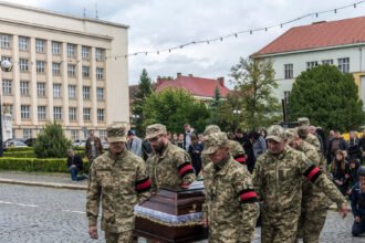 27dc-wardead-ljhg-mediumSquareAt3X