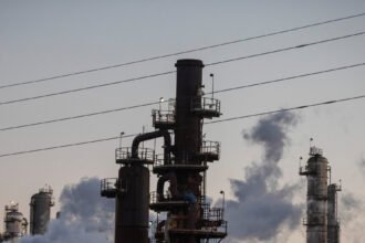 30biz-oil-earnings-thmz-mediumSquareAt3X