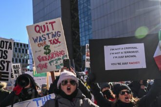 30minneapolis-ice-carousel-min01-wqlj-mediumSquareAt3X