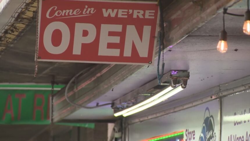 6P-BROADWAY-SUBWAY-BUSI_OM0