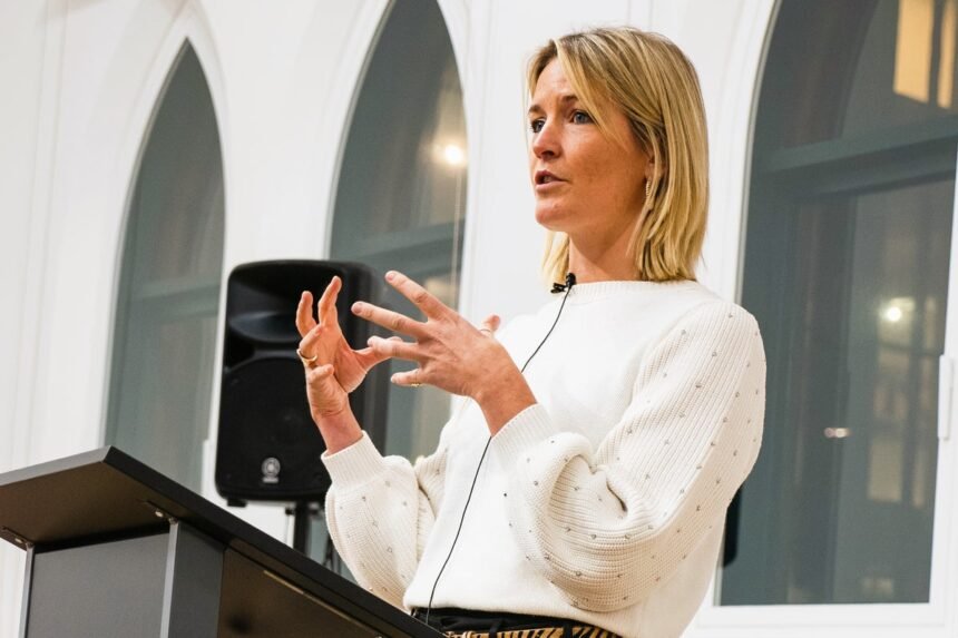 Leo-Woollison-Crook-LADY-GROSVENOR-LECTURE-22-1