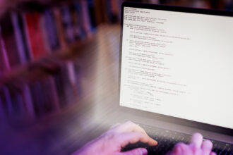 00biz-ai-code-05-hvlk-mediumSquareAt3X