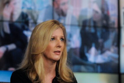 00biz-goldman-counsel-resigns-HFO-mediumSquareAt3X