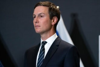 00dc-intel-top-zbvq-mediumSquareAt3X