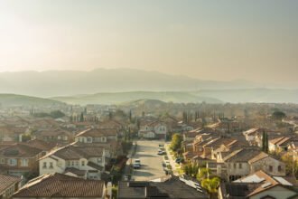 00wea-quakeswarm-ljkg-mediumSquareAt3X