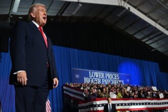 01pol-campaign-money-kplw-mediumSquareAt3X