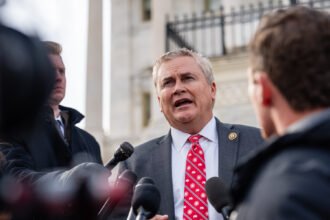 04dc-assess01-photo-cgfb-mediumSquareAt3X