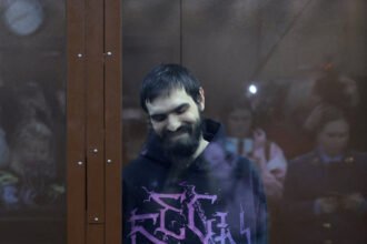 04int-russia-comedian-zlcw-mediumSquareAt3X