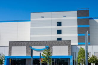 05biz-amazon-earningsHFO-bcvt-mediumSquareAt3X