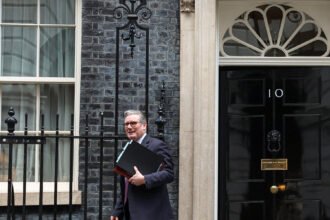 05int-uk-epstein-mandelson-01-jtvp-mediumSquareAt3X