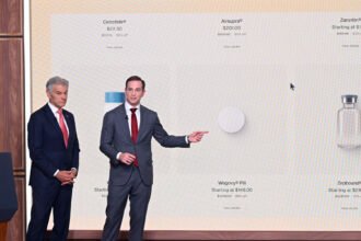 06HS-TRUMPRX-WTK-qhjg-mediumSquareAt3X