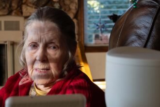 08elliq-promo-bmwt-mediumSquareAt3X