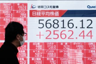 09Biz-Japan-Markets-zbcl-mediumSquareAt3X