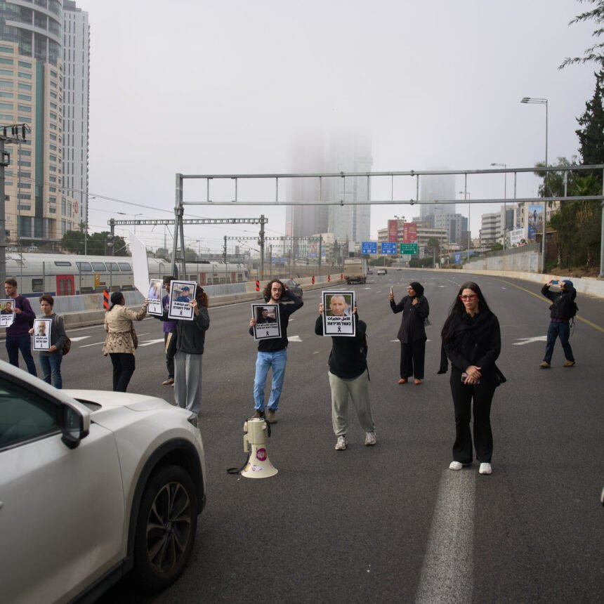 10int-israel-protests-01-pfkt-mediumSquareAt3X