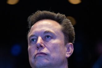 11Biz-SpaceX-NLRB-fbwk-mediumSquareAt3X