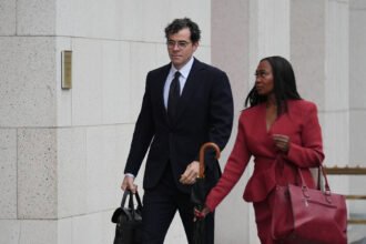 11biz-mosseri-trial-01-bwjl-mediumSquareAt3X