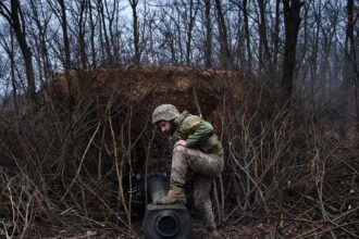 13int-ukraine-talks-wkgt-mediumSquareAt3X