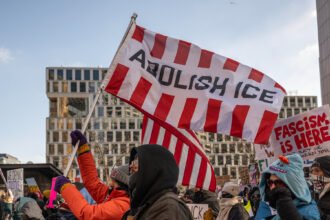 13nat-dhs-shutdown-1-qmhl-mediumSquareAt3X