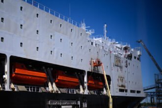 13trump-news-shipping-top-lbzj-mediumSquareAt3X