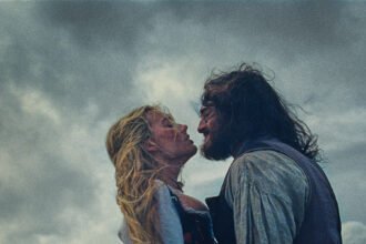 15biz-box-wuthering1-qcjg-mediumSquareAt3X