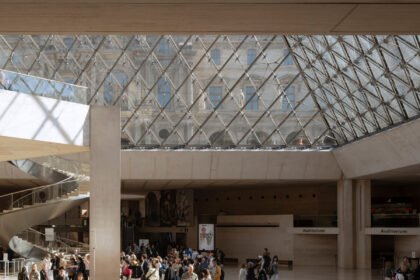 16cul-louvre-scam-qkvh-mediumSquareAt3X