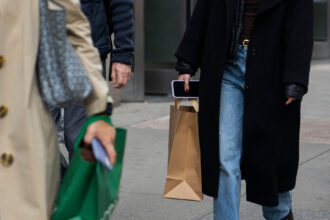 20biz-tariffs-consumers-fvtj-mediumSquareAt3X-1