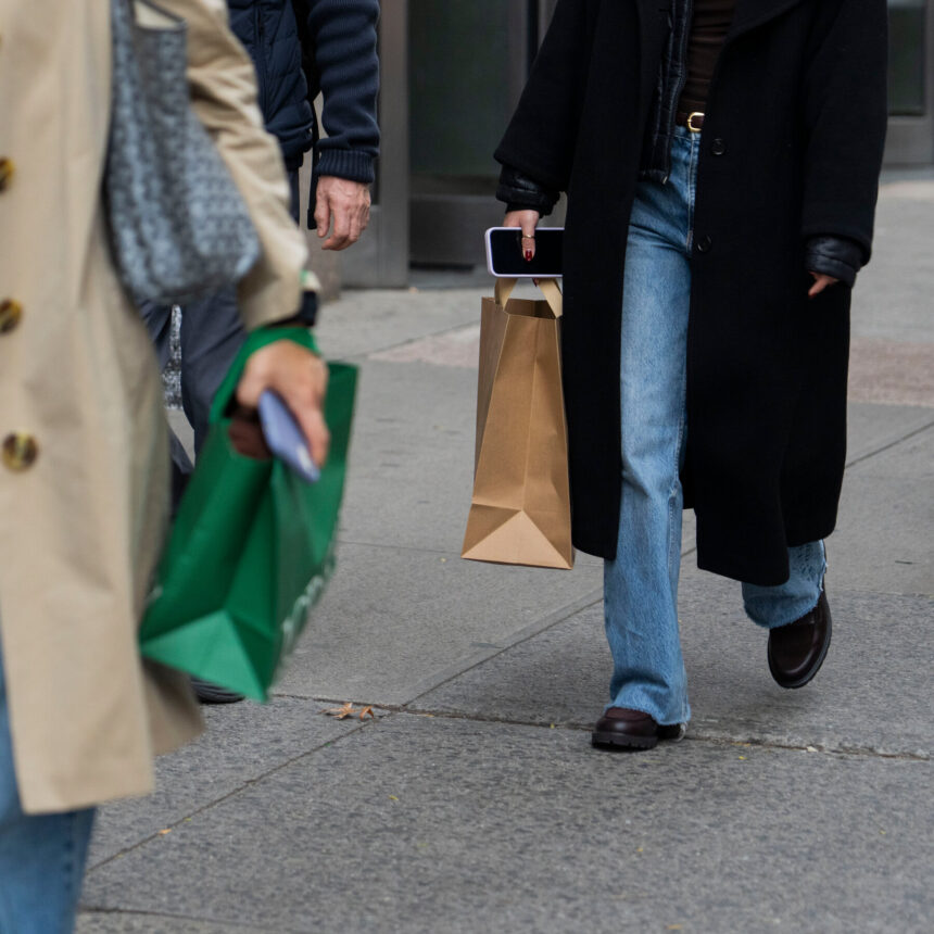 20biz-tariffs-consumers-fvtj-mediumSquareAt3X-1