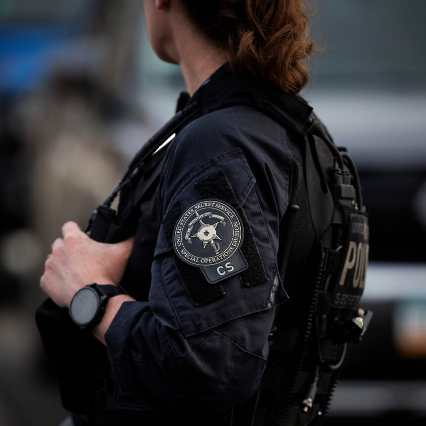 22dc-secret-service-bqmz-mediumSquareAt3X-16