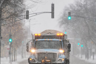 24nat-chicago-snowplow-1-kcfv-mediumSquareAt3X-1