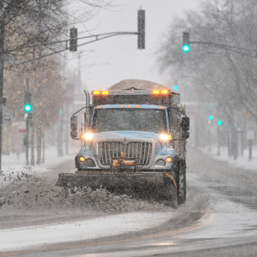 24nat-chicago-snowplow-1-kcfv-mediumSquareAt3X