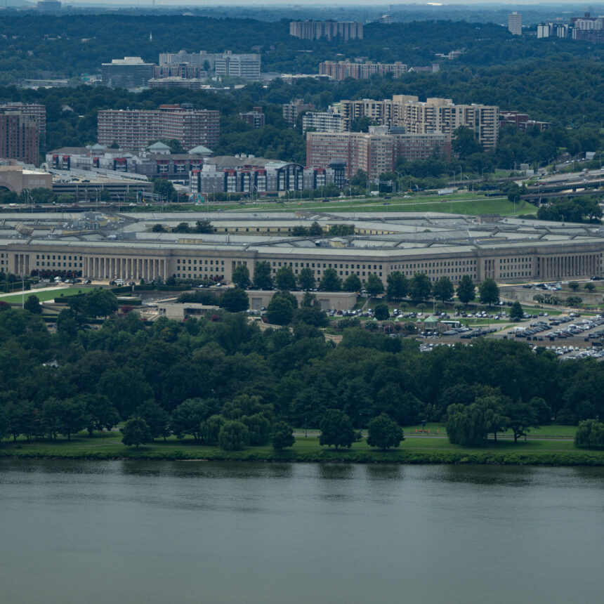 27biz-ai-military-pentagon-fthp-mediumSquareAt3X