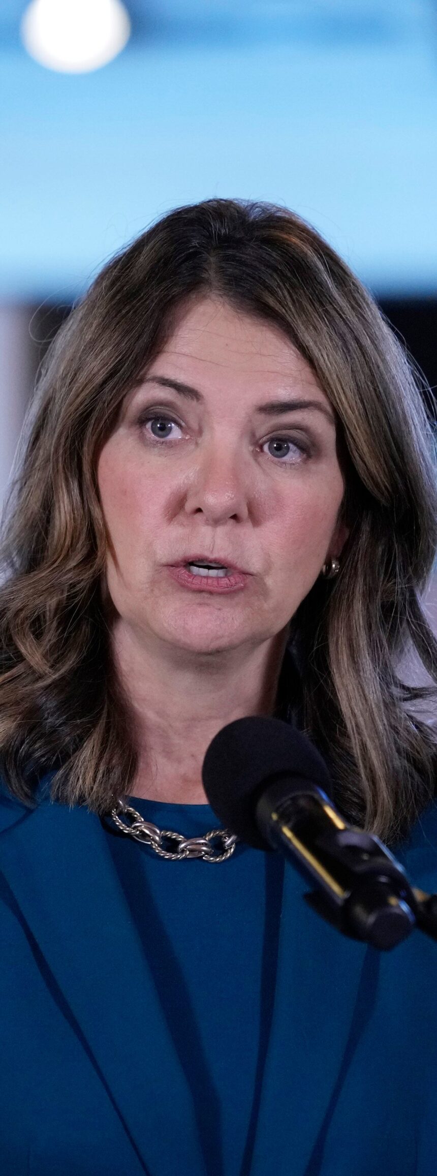 AQE6WLHYEFAGLOAEYISIZQMZCU-1