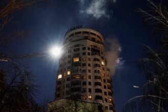 Aftermath-of-Russian-missile-and-drone-attacks-in-Kyiv-bapsb4jk