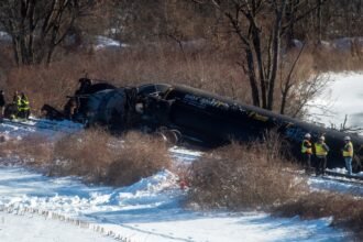 Freight_Train_Derails_Connecticut_27616