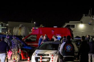 Greece-Migrants-lvzc-mediumSquareAt3X-1