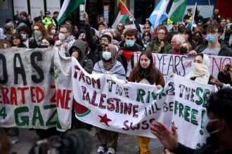 Students-From-London-Universities-Hold-March-For-Palestine-v4fg5x3s