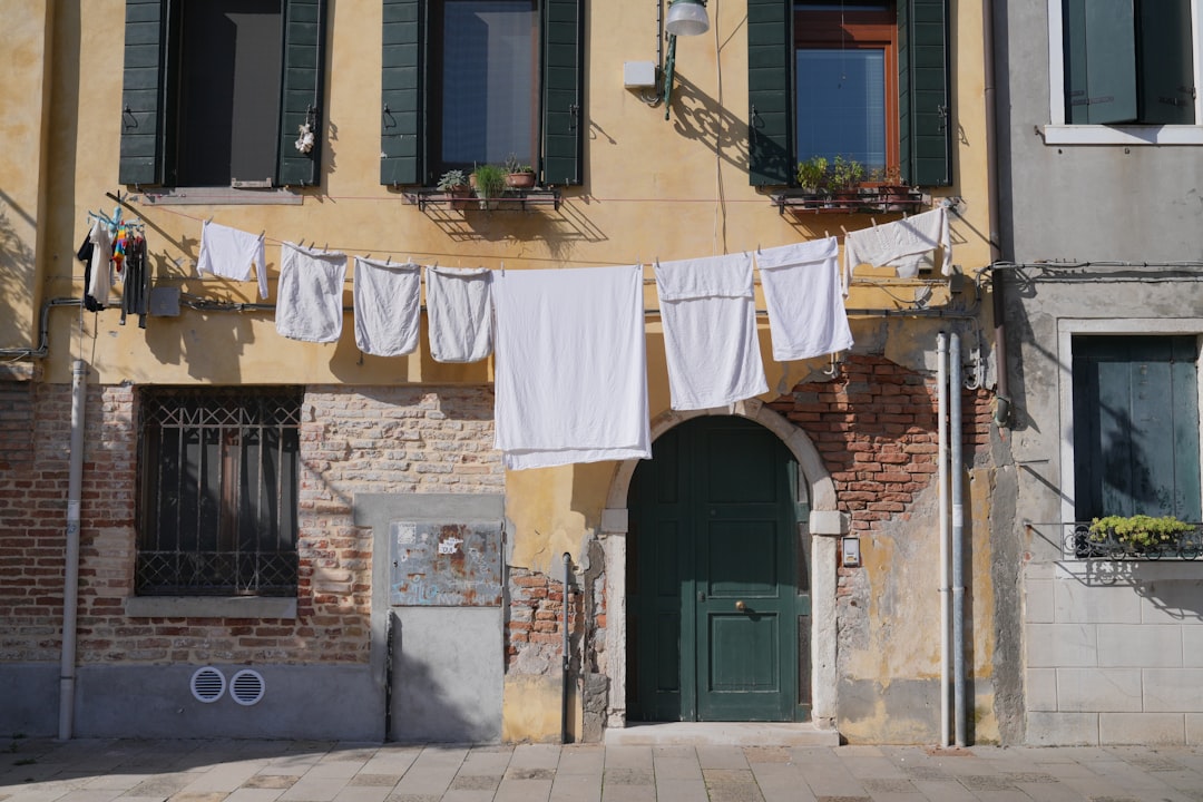 Rediscovering Simplicity in Italy