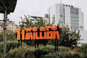 photo-1540038797789-26b9fca820b7