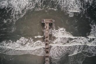 photo-1542066365-07e55492a09d