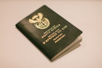 photo-1553699357-b327e0878f79