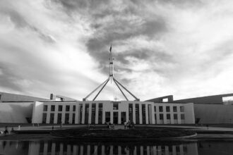 photo-1558698435-45372de7dff8