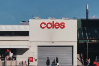 photo-1560327425-82e6bb1f83ac