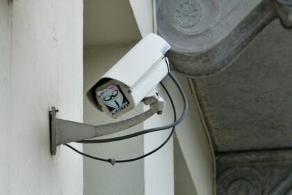 photo-1578096241494-6cc439ab21ad