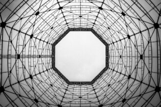 photo-1597932575437-e8f03418e00c