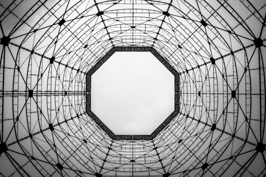 photo-1597932575437-e8f03418e00c